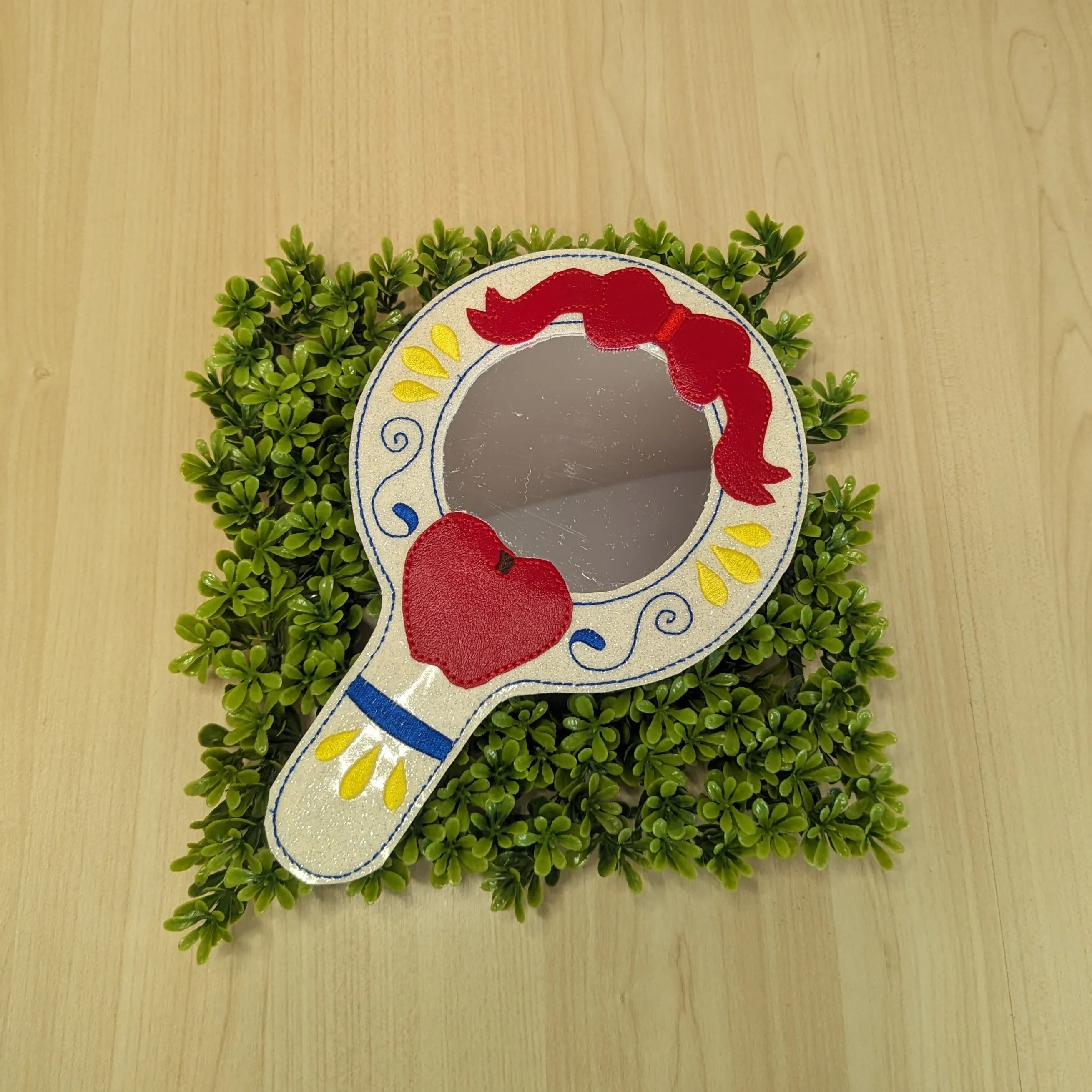 Apple Princess Play Mirror